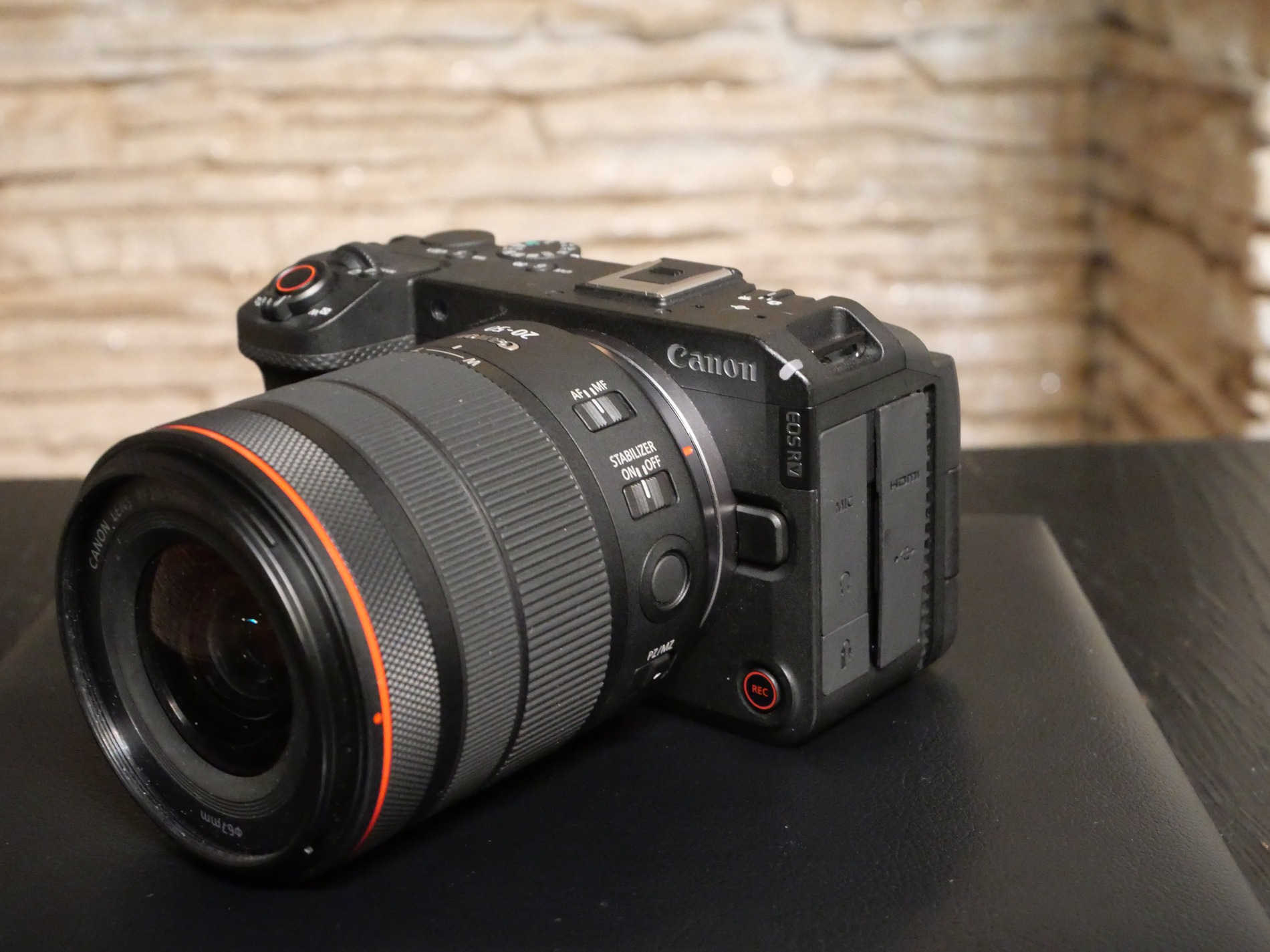 キヤノン『EOS R6 V』
