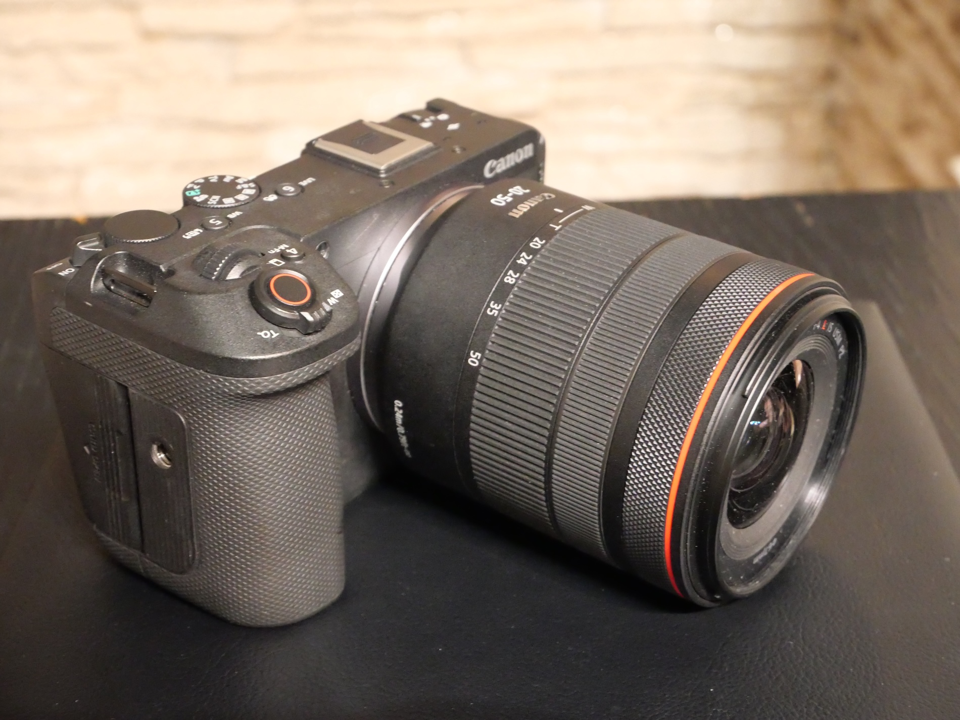 動画制作時代に対応するキヤノン『EOS R6 V』の画像