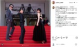 岸井ゆきの、ピンクのドレス姿で指ハートの画像