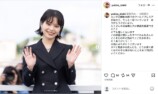 岸井ゆきの、ピンクのドレス姿で指ハートの画像