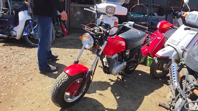 横兄が訪れたガレージ521にあるバイク