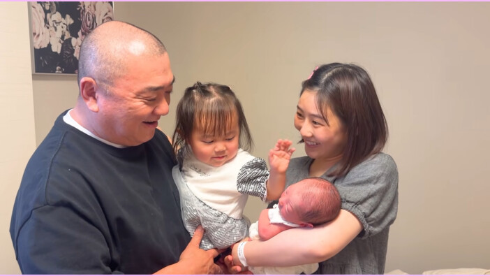 西野未姫、長女と第二子が初対面 山本圭壱と協力して子育てをする姿に「めちゃめちゃ良いパパとママ」
