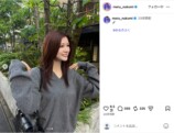 生見愛瑠、グレーニットの私服オフショットの画像