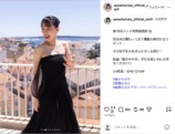 綾瀬はるか、黒ドレス姿でレッドカーペットの画像