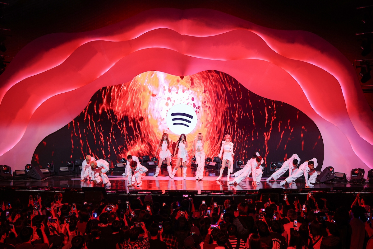 LE SSERAFIM×Spotify、ソウルでのプレミアムライブを徹底レポ　新曲の最速披露、美しくも強力な“PURE FLOWERS”が咲き誇るの画像2-2