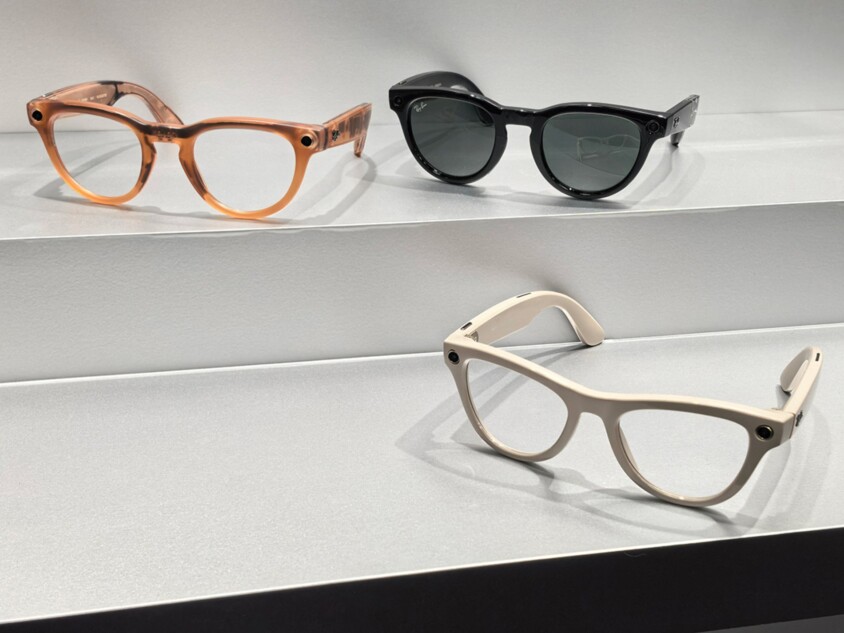 Ray-Ban MetaスマートグラスとOAKLEYスマートグラス