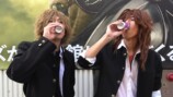 ふるふるシェイカーを飲む平成男子姿のスカイピース