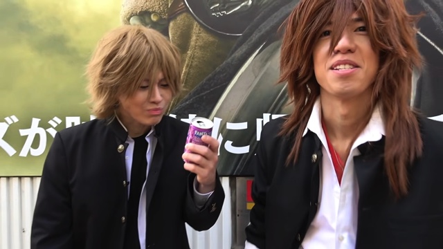 ふるふるシェイカーを飲む平成男子姿のスカイピース