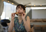 中川絵美里が撮影した鷲見玲奈の写真集の画像