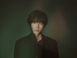 松村北斗×岡崎紗絵『告白』役衣装ビジュアルの画像
