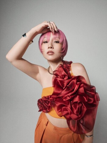 Nao Yoshioka、世界の表現者が参加したニューアルバム『self』リリース　ワールドツアー開催も