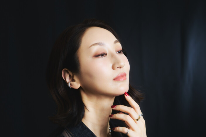 Ms.OOJA、美しい日本語を際立たせる歌い手としての技量　『Ms.ENKA』のボーカル表現を徹底解説