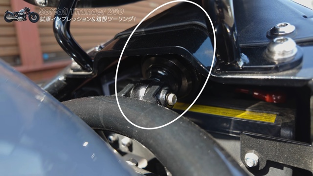 サンダーモーターズサイクルの「Softail Thunder 250」に乗るこつぶ