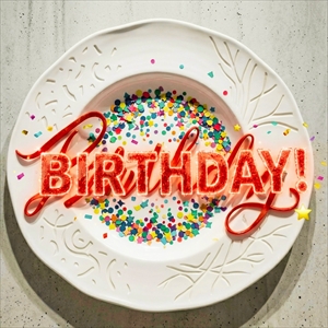 鈴木里咲「Birthday」ジャケット写真