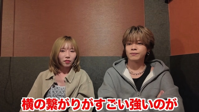 互いの恋愛事情や活動について語るやまととみゆ
