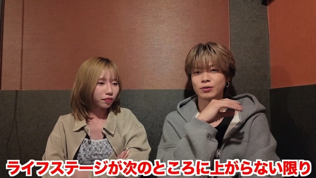 互いの恋愛事情や活動について語るやまととみゆ