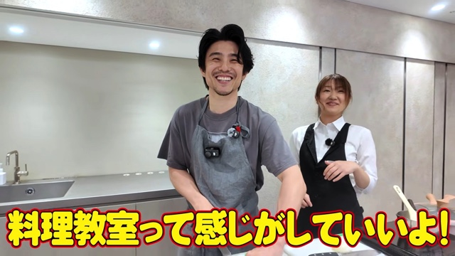 ハンバーグとパンを作る中尾明慶