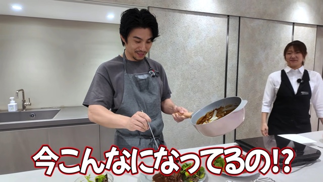ハンバーグとパンを作る中尾明慶