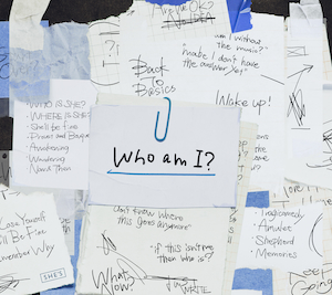 『Who am I?』初回限定盤ジャケット写真