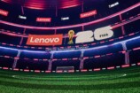 レノボとFIFAのパートナーシップを発表したステージ