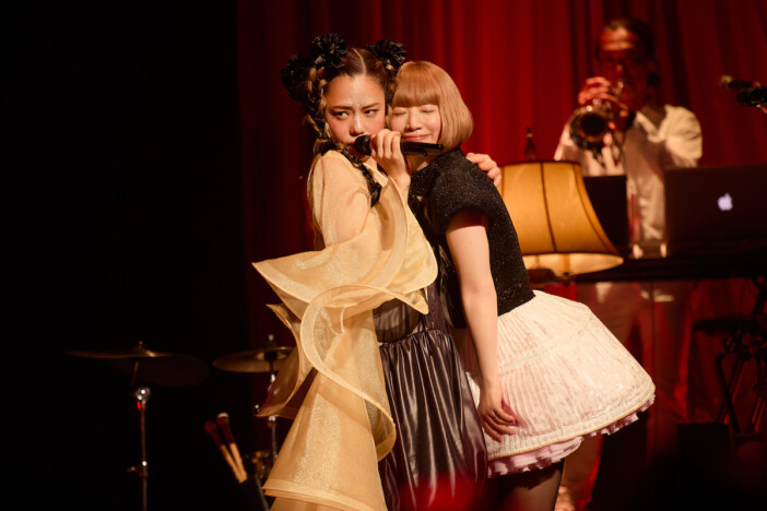 Chara+YUKIが見せてくれた“夢の続き”　6年越しに実現したステージでの初共演、奇跡のライブをレポート