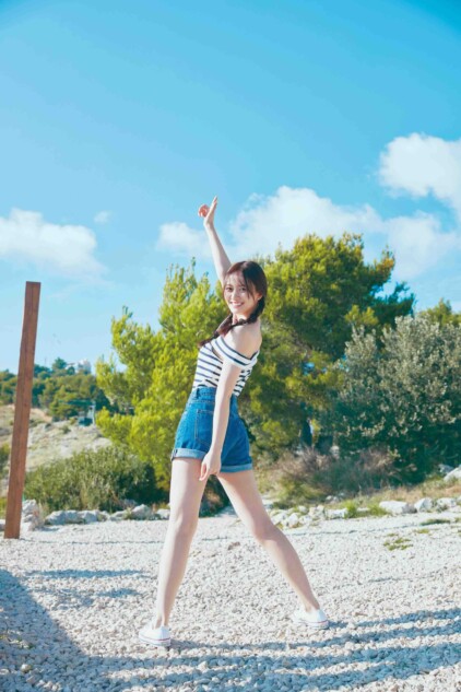 乃木坂46 金川紗耶、美脚が際立つカットが公開 1st写真集『好きの