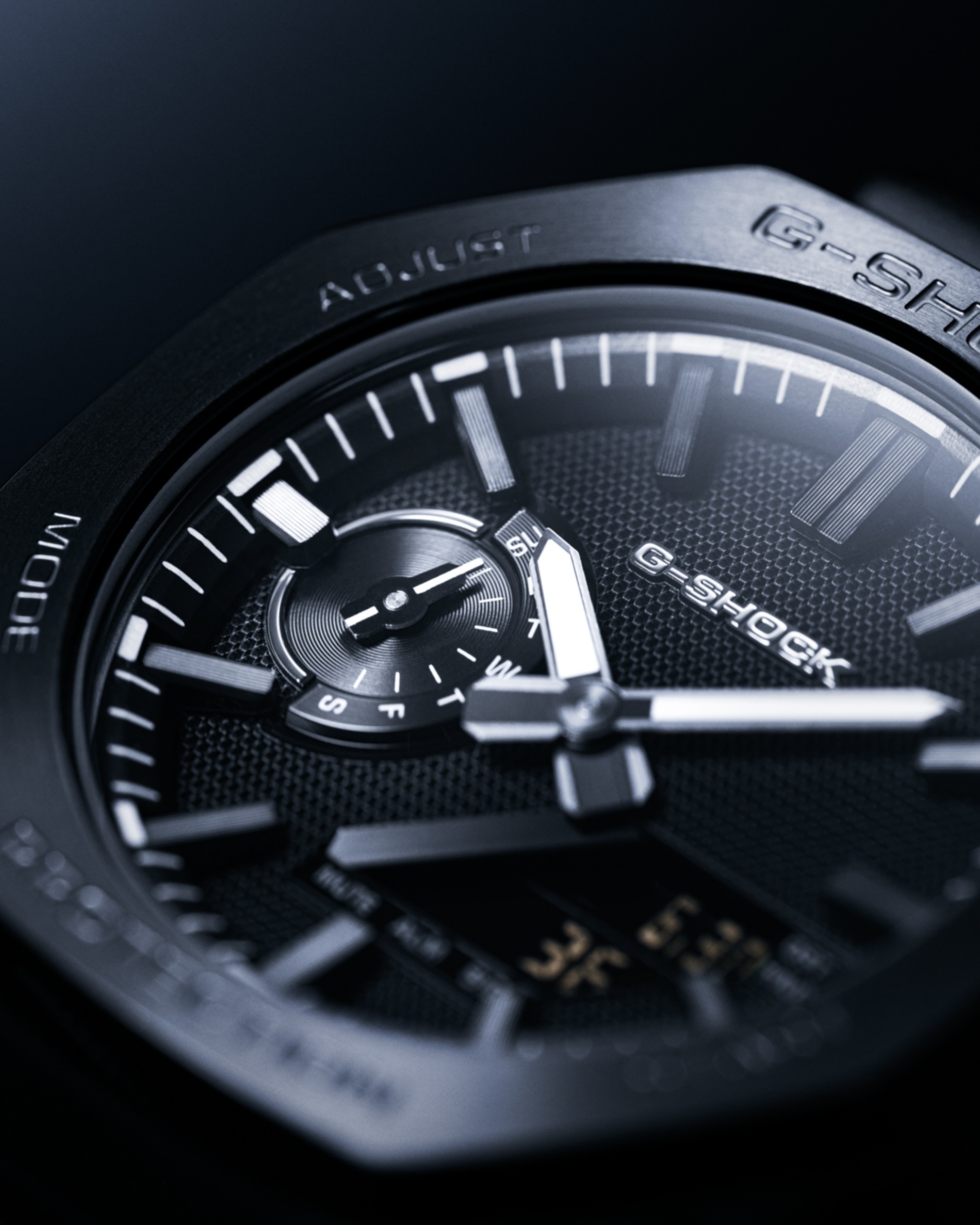 G-SHOCK"2100"に漆黒の新作4モデルの画像