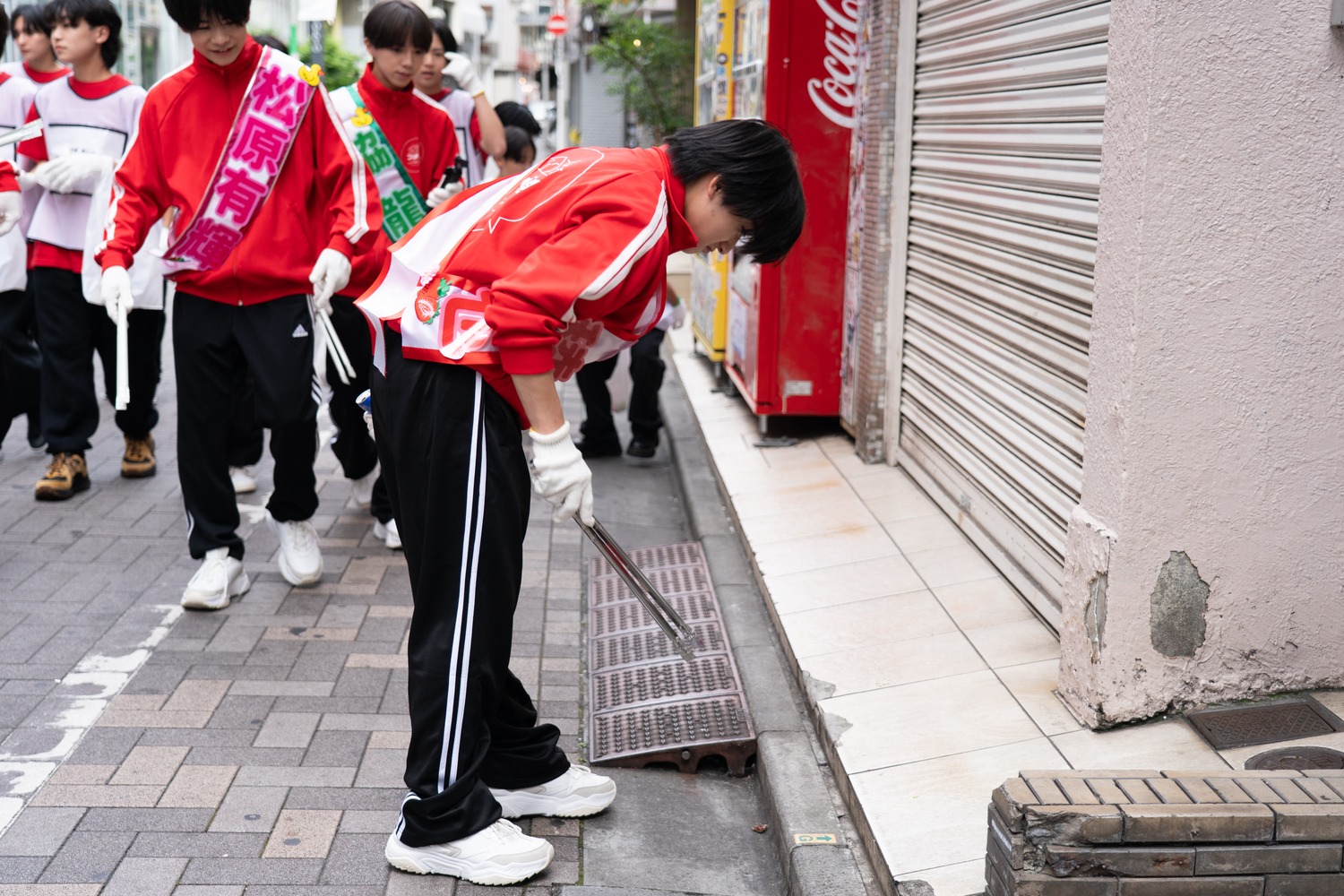 つば男渋谷クリーンパトロールの様子