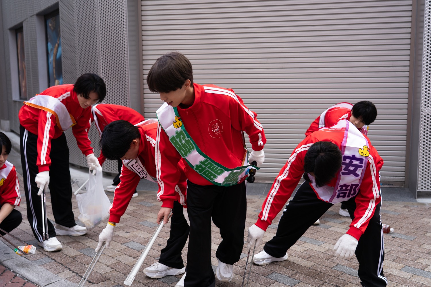 つば男渋谷クリーンパトロールの様子