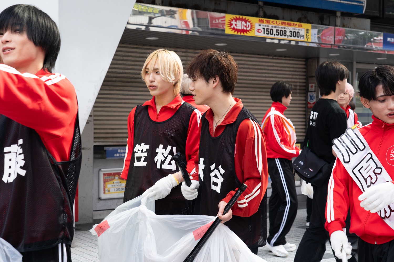 つば男渋谷クリーンパトロールの様子