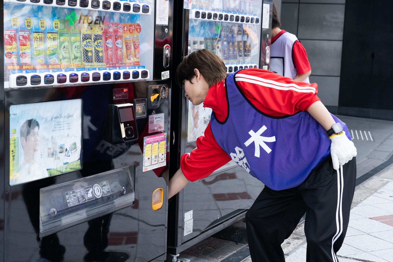 つば男渋谷クリーンパトロールの様子