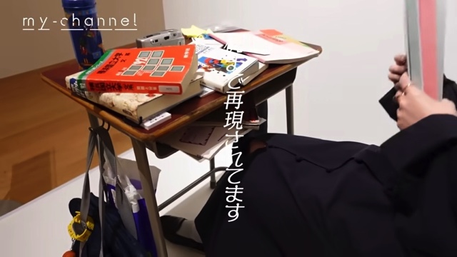 『平成恋愛展』を満喫する白石麻衣