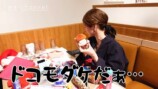 『平成恋愛展』を満喫する白石麻衣