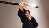 『平成恋愛展』を満喫する白石麻衣