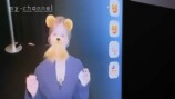 『平成恋愛展』を満喫する白石麻衣