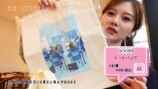 『平成恋愛展』を満喫する白石麻衣