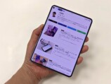 スマホを持っている様子