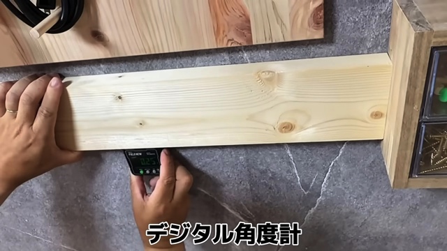 DIY系YouTuberが紹介した折りたたみテーブルの作り方