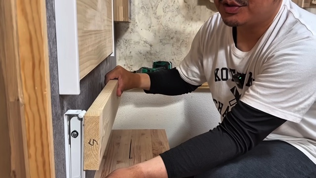 DIY系YouTuberが紹介した折りたたみテーブルの作り方