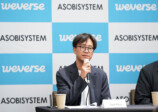 Weverse Japan 代表取締役社長のムン・ジス氏、アソビシステム代表取締役 中川悠介氏