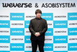 Weverse Japan 代表取締役社長のムン・ジス氏、アソビシステム代表取締役 中川悠介氏
