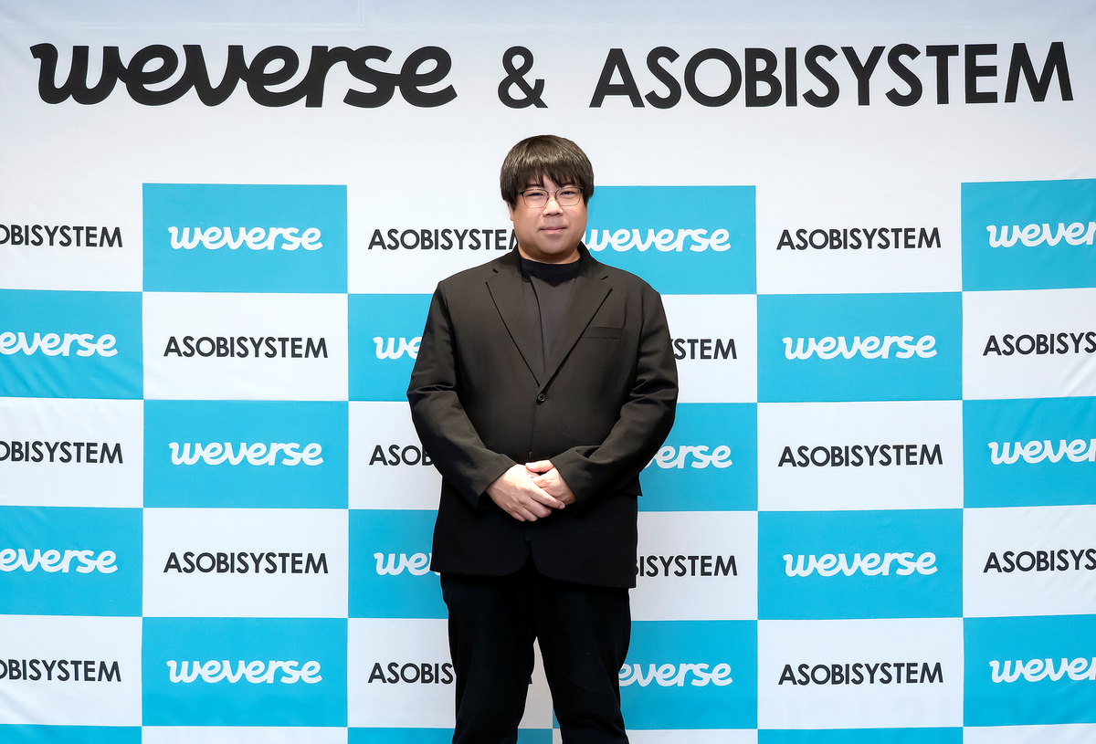 Weverse Japan 代表取締役社長のムン・ジス氏、アソビシステム代表取締役 中川悠介氏