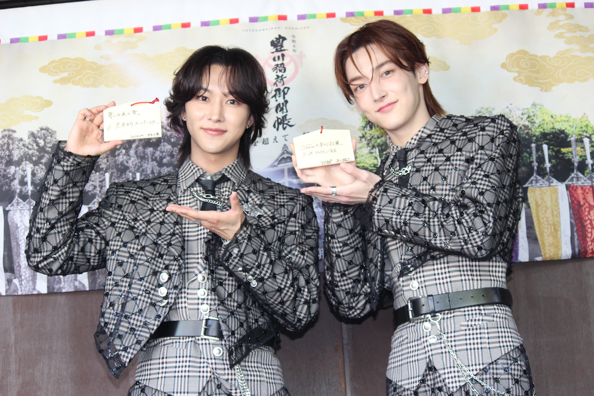 ROIROM、豊川稲荷でヒット祈願