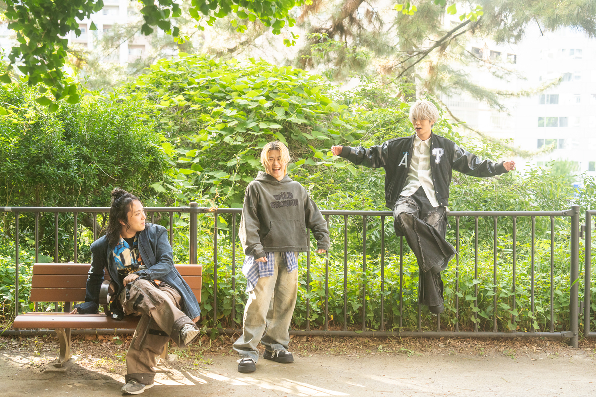 SARUKANIインタビュー写真（撮影＝秋倉康介）
