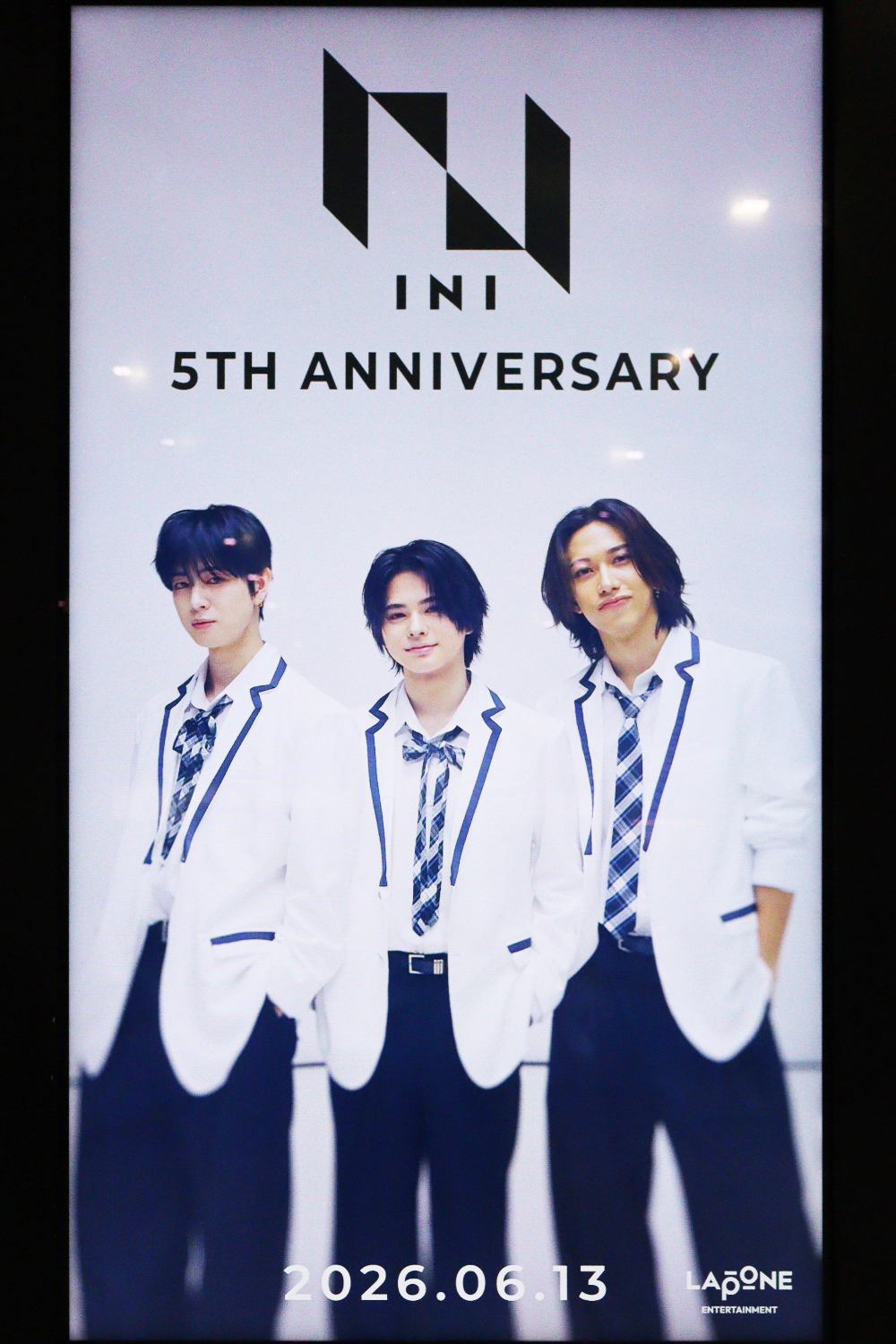 「INI 5TH ANNIVERSARY」広告