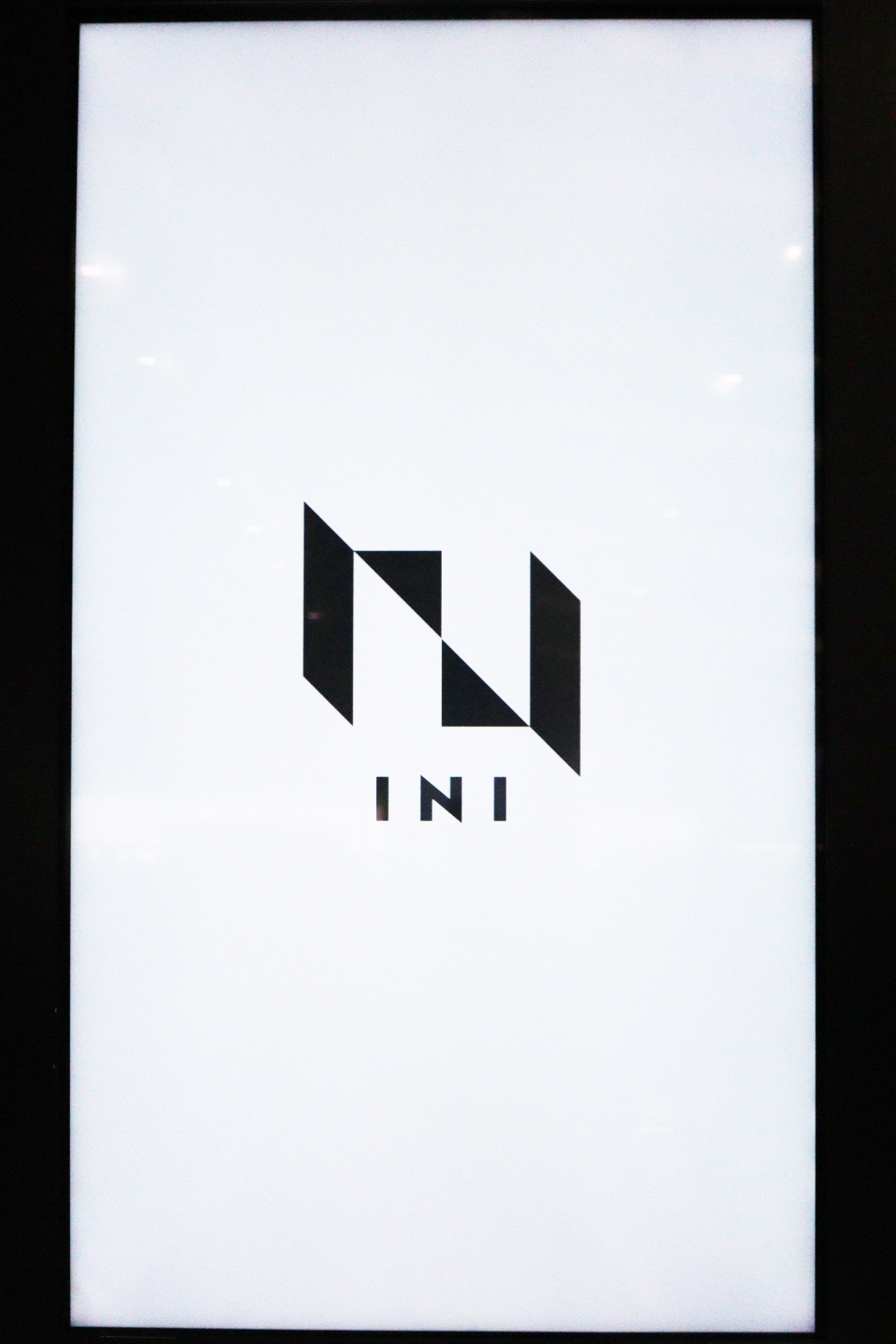 「INI 5TH ANNIVERSARY」広告