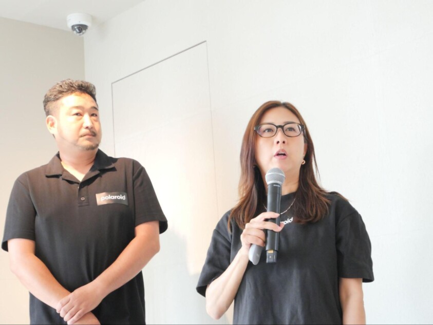 登壇したPolaroid VP APAC Monica Tsang氏（右）と日本の窓口となるVISTAL VISIONの大石哲也氏（左）