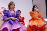『MUSIC AWARDS JAPAN 2026』囲み取材に登場したFRUITS ZIPPER（写真＝池村隆司）