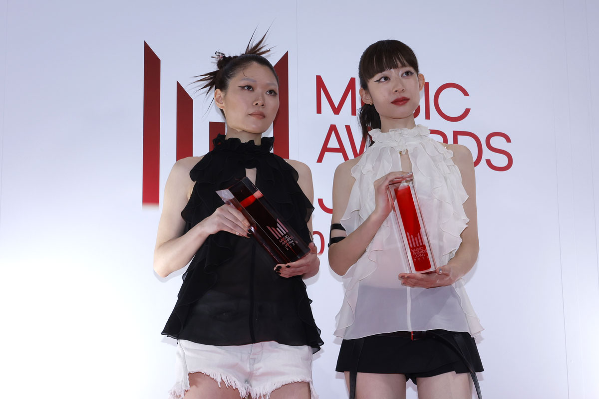 『MUSIC AWARDS JAPAN 2026』囲み取材に登場した羊文学（写真＝池村隆司）