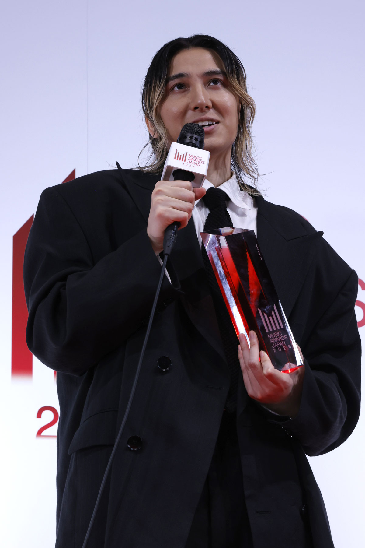 『MUSIC AWARDS JAPAN 2026』囲み取材に登場した藤井 風(Fujii Kaze)(写真=池村隆司)